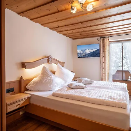 Berggasthof Geislerhof Homestay Tux