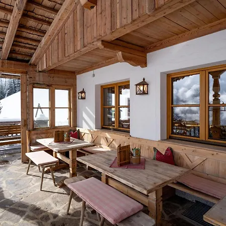 Berggasthof Geislerhof Homestay *