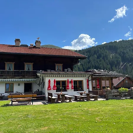 Berggasthof Geislerhof Homestay